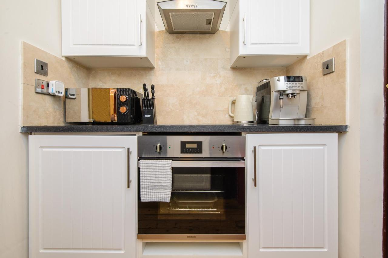Deluxe 2 Bed Versace Bungalow Hot Tub, Sky Tv, Cinema Screen Saffron Walden Buitenkant foto