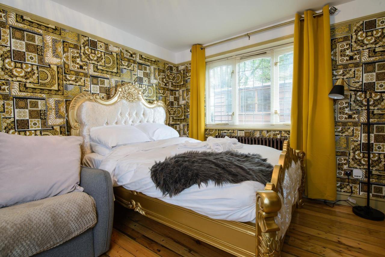 Deluxe 2 Bed Versace Bungalow Hot Tub, Sky Tv, Cinema Screen Saffron Walden Buitenkant foto