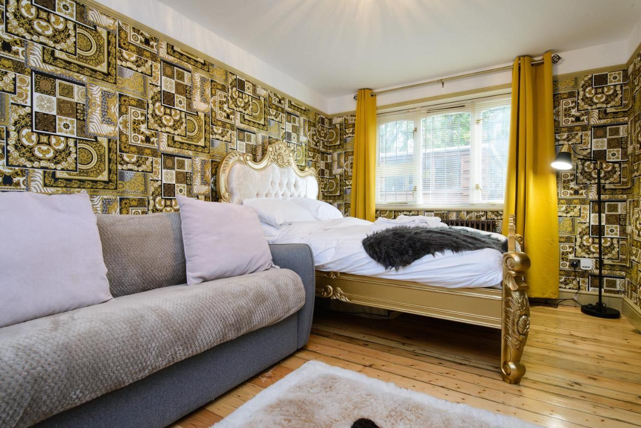 Deluxe 2 Bed Versace Bungalow Hot Tub, Sky Tv, Cinema Screen Saffron Walden Buitenkant foto