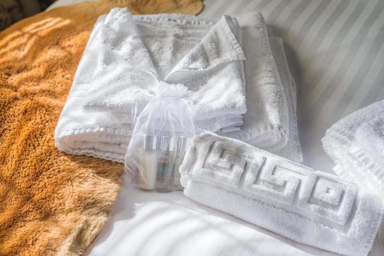 Deluxe 2 Bed Versace Bungalow Hot Tub, Sky Tv, Cinema Screen Saffron Walden Buitenkant foto