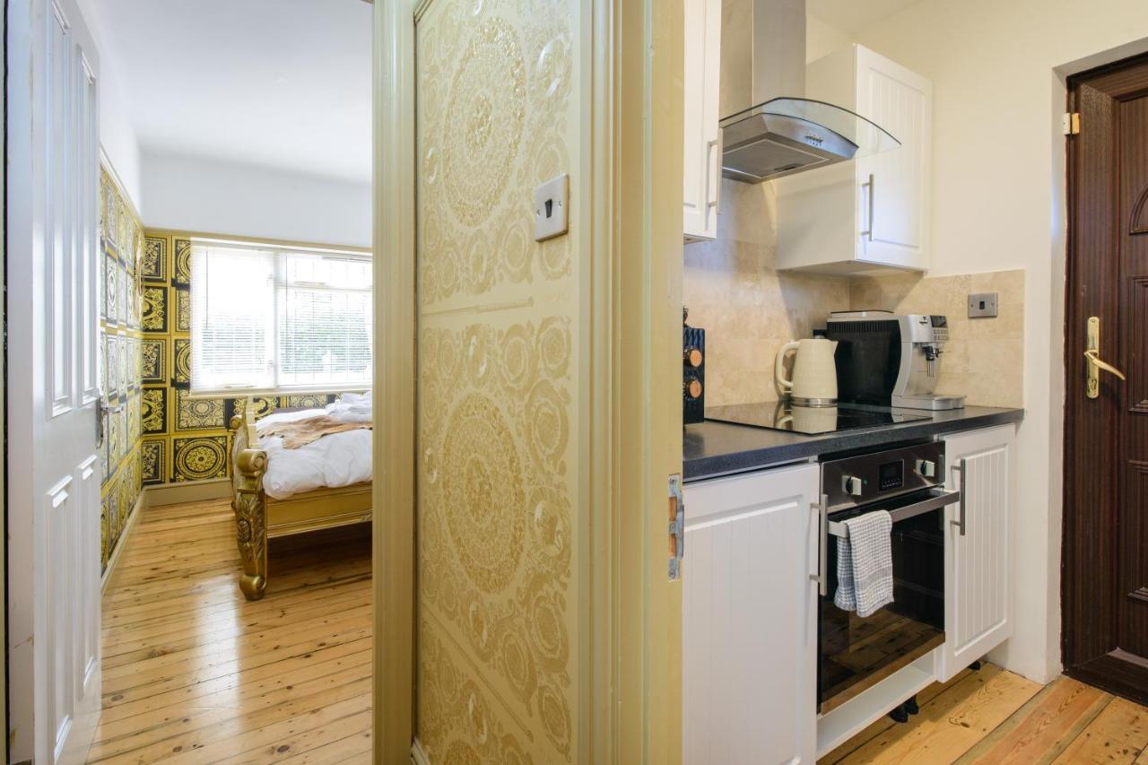 Deluxe 2 Bed Versace Bungalow Hot Tub, Sky Tv, Cinema Screen Saffron Walden Buitenkant foto