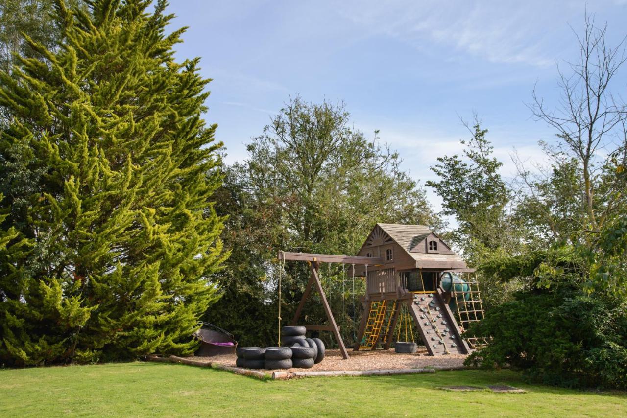 Deluxe 2 Bed Versace Bungalow Hot Tub, Sky Tv, Cinema Screen Saffron Walden Buitenkant foto