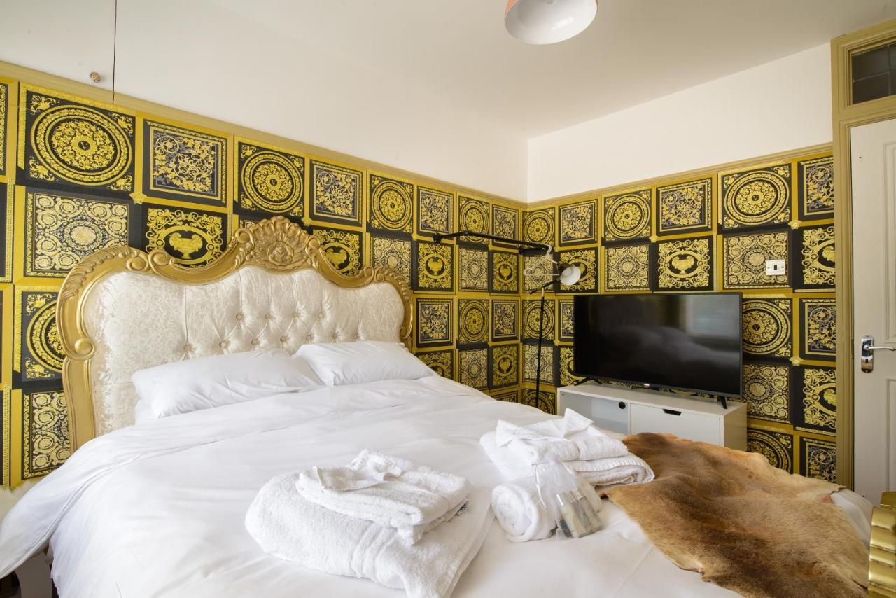 Deluxe 2 Bed Versace Bungalow Hot Tub, Sky Tv, Cinema Screen Saffron Walden Buitenkant foto