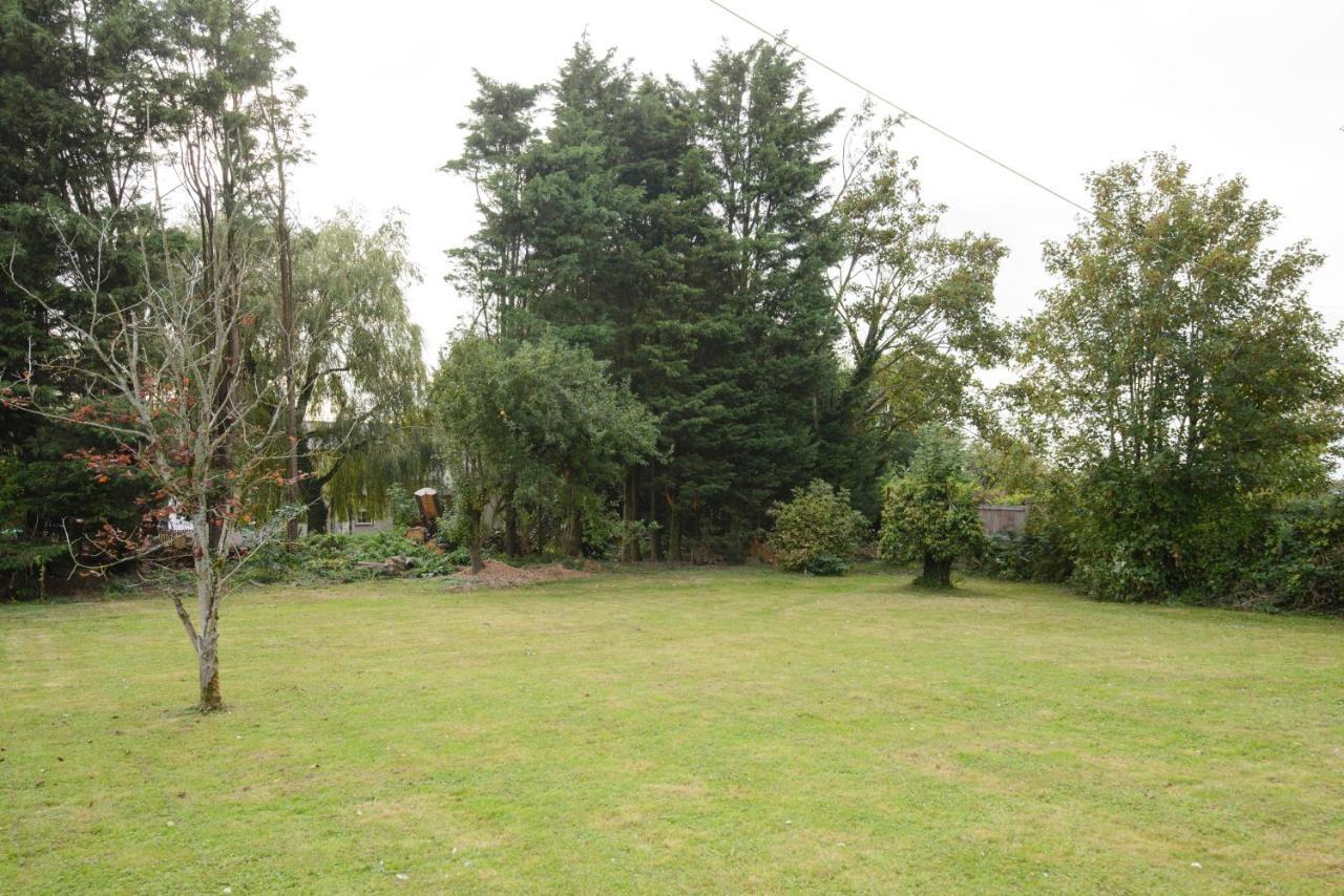 Deluxe 2 Bed Versace Bungalow Hot Tub, Sky Tv, Cinema Screen Saffron Walden Buitenkant foto