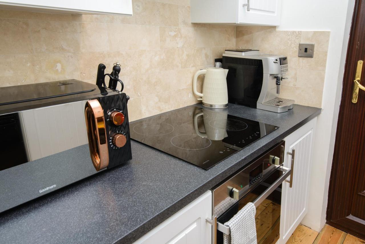Deluxe 2 Bed Versace Bungalow Hot Tub, Sky Tv, Cinema Screen Saffron Walden Buitenkant foto