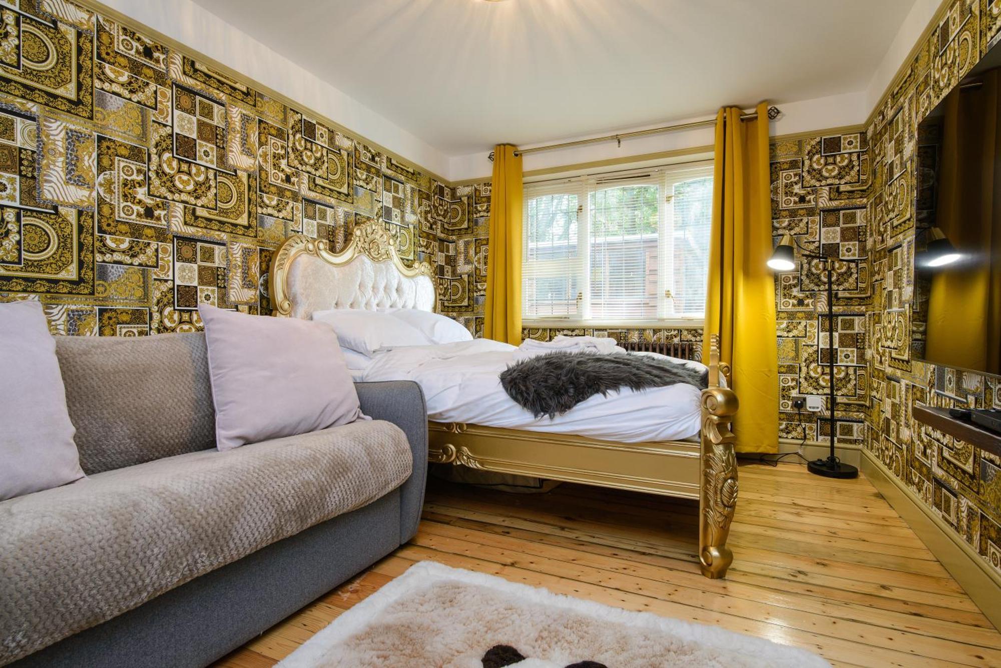 Deluxe 2 Bed Versace Bungalow Hot Tub, Sky Tv, Cinema Screen Saffron Walden Buitenkant foto
